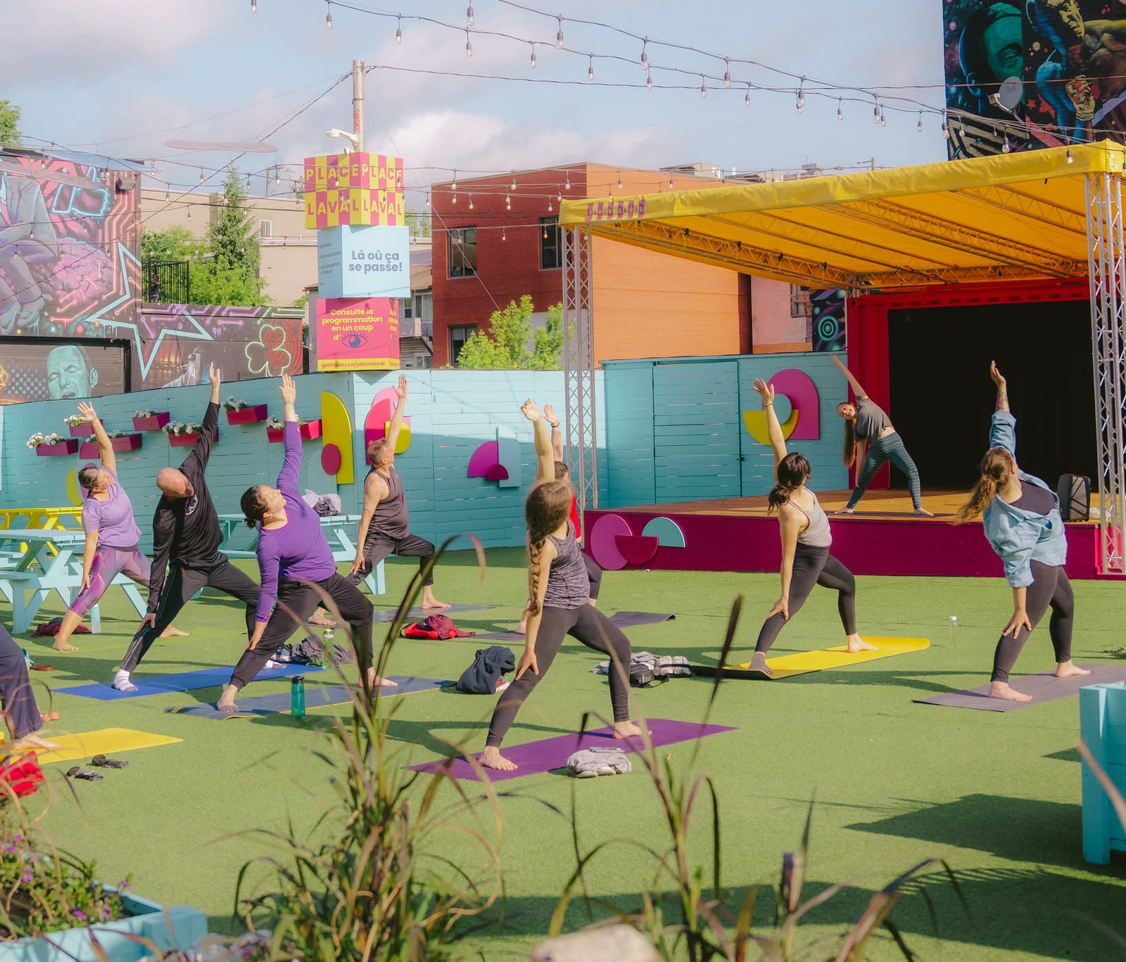 Om Yoga + Pilates: Transformer une intuition en espace de bien-être